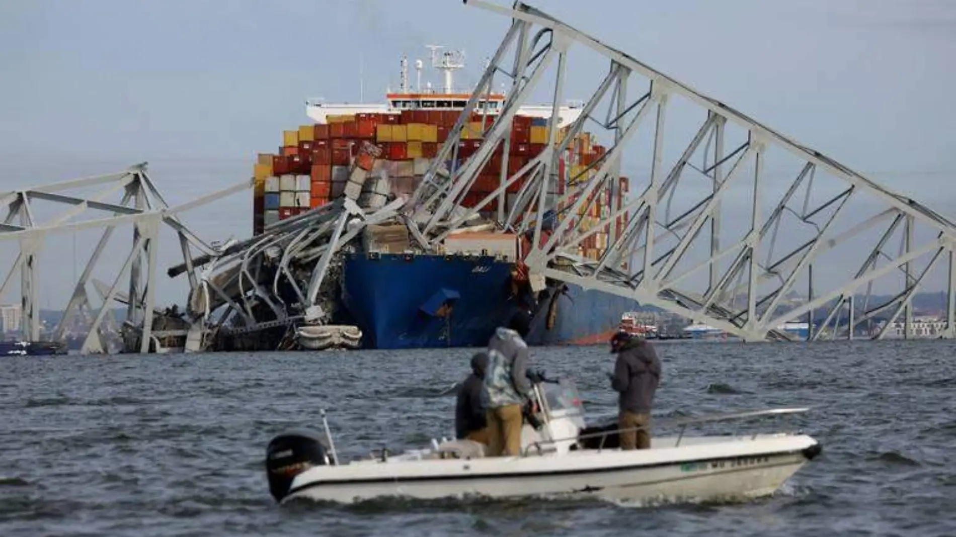 Barco derrumba puente de Baltimore